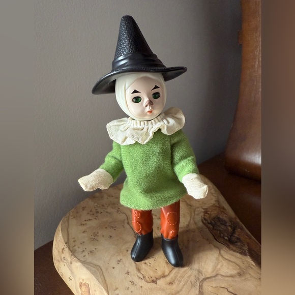 Collectible Wizard of Oz Scarecrow - Picture 6 of 15